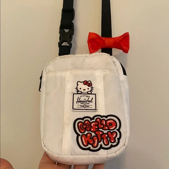 Herschel Supply Company x Hello Kitty White Crossbody Bag - Picture 3 of 8